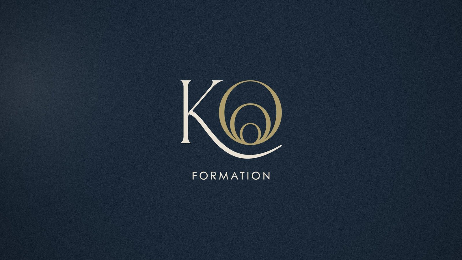 Logotype Kairos Formation sur fond bleu nuit